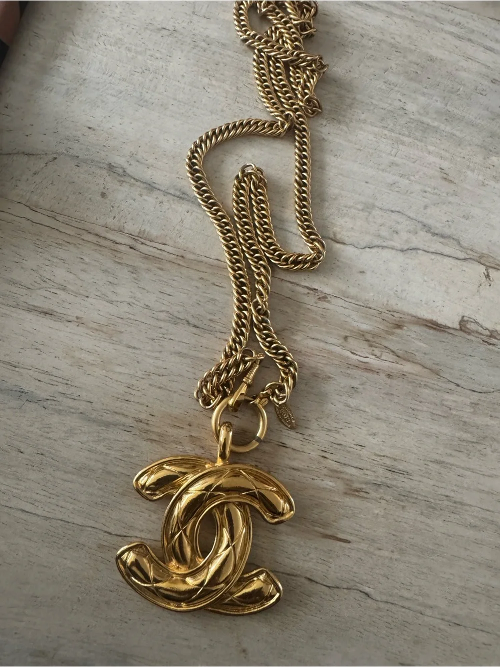 CHANEL Gold-Tone Interlocking CC Pendant Necklace